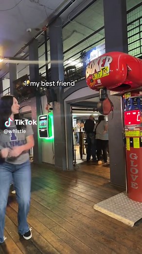 Powerful Boxing Skills with Impressive Right Hook! 🥊