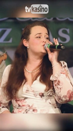 Baroni: Lásku rozdávaj #Baroni #PesnickyZKasina #tvkasino #KlimentMedia #SemesRecording #Slager