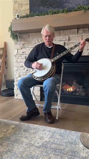 Jingle Bells on a 1938 Gibson RB-75 pre-war banjo 🎄🪕 Geoff Hohwald picking fireside the day after Thanksgiving. Nothing sounds quite like an 87-year-old flathead! #banjo #bluegrass #jinglebells #christmas #vintagebanjo | Banjo Warehouse