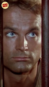 Nobody vs. Gefängniswärter: Kartentricks im Wilden Westen Nobody (Terence Hill) sitzt im Knast. Aber Nobody (Terence Hill) wäre nicht Nobody, wenn er sich davon aus der Ruhe bringen ließe. Sein Gefängniswächter hat Pech beim Kartenspielen und Nobody (Terence Hill) wittert seine Chance. Beim Kartentricksen macht den Figuren von Terence Hill so schnell niemand was vor. Ausschnitt aus "Nobody ist der Größte" (1975) #TerenceHill #NobodyistderGrößte #Western #BestofSpencerHill | Best of Bud Spencer &