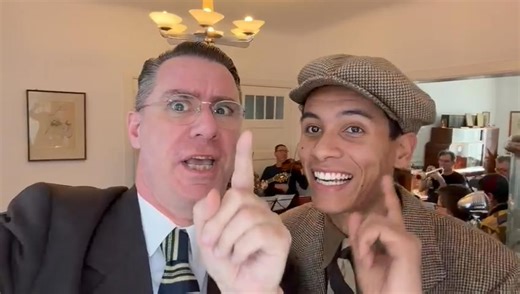 🎼🎷 „KEEP SWINGING“ 🎺🎶„“ Oh Hallo! David und Andrej Hermlin lassen vorfreudigst auf ihr Konzert am sa 13/12 das St. Pöltner Publikum grüßen. 🥰 Überzeugt euch selbst! sa 13/12 19.30 Uhr 🎹 ANDREJ HERMLIN AND HIS SWING DANCE ORCHESTRA: „Christmas in Swing“ 🥁 Jetzt noch schnell Tickets kaufen: https://www.festspielhaus.at/de/programm/andrej-hermlin-and-his-swing-dance-orchestra/42789 | Festspielhaus St. Pölten