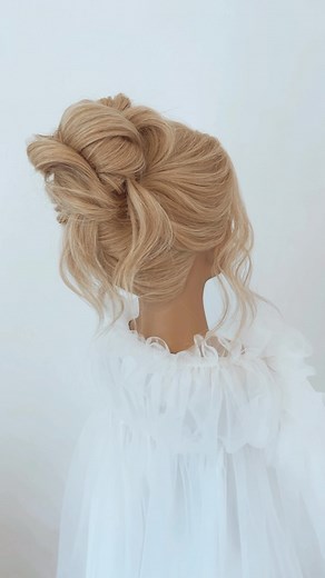 ✨Romantic Tousled Midi Bun using some of my favorite @designmehair hair products. PRODUCTS USED: DESIGNME HOLDME Hairspray DESIGNME PUFFME Volumizing Powder ✨Products are linked on my Amazon storefront and my LTK. Links are in my bio. #DMcollab #bridalhairstyles #updotutorials #roanokeva #roanokevahairstylist #roankevaweddings #bridalhaireducation #bridalhaireducator | Bridal Hair by Megan Crahen