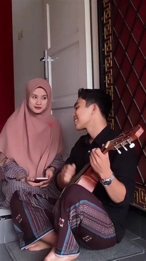 Masya Allah Alhamdulillah 💗 Masih relevan nggak sih, suami memuji istrinya setiap hari, begitu pun sebaliknya ? #pasanganhalal #pasanganromantis #masyaallohtabarokalloh