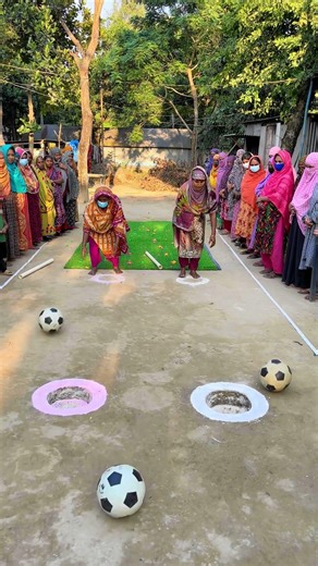 কে জিতবে দেখুন? খেলাটি দুর্দান্ত 😃😃 #shorts