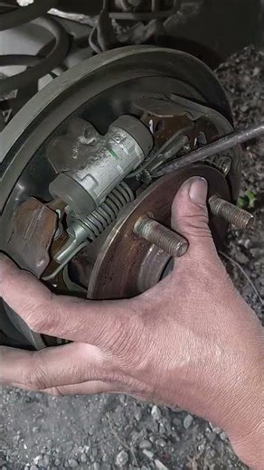 drum brake shoe adjustment"