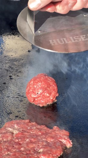 This right way and the wrong way! You decide!!! #bloopers #blooperreel #smashburger #tutorialreels #revolutionbbq | Revolution Barbecue