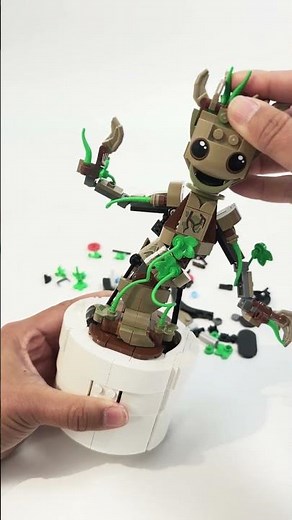 Join in for a dynamic fun time with LEGO Marvel Dancing Groot (76297)! 🌟
