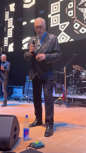 360K views · 9.4K reactions | Ono kad i grudnjak čak doleti na pozornicu Zlatko Pejaković - Ako odem prijatelji (live) Hrvatska Noć | Dalibor Petko Show | Facebook