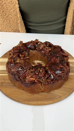 26K views · 106 reactions | upside down pecan cake is delicious! #easycake #cakerecipes #desserts #deliciousfood #pecans #bundtcake | Jacky’s Kitchen | Facebook