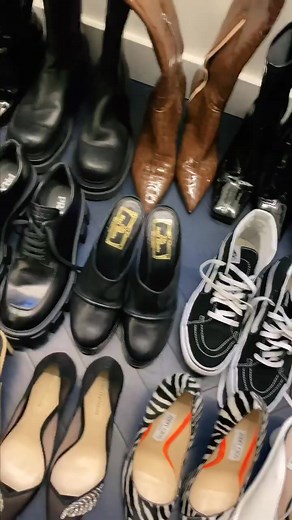 Setting up my hotel room at the Amastan for Paris Fashion Week 🖤 #packing #fashion #tiktokfashion