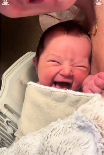 Baby laughing 🥰🥰👶#baby #cutebaby #newborn #funny #funnybaby #babyfever #cute #babylove #babiesoftiktok #funnyvideo #usa🇺🇸
