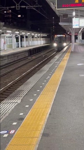 謎の回送電車が通過…