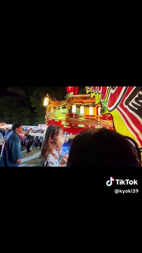 伊予三島秋大祭。三島神社、出店も沢山出てて人いっぱい#三島#伊予#秋祭り#神社#太鼓台#四国#祭り#提灯#出店