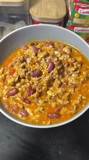 This chili con carne deserves a spot on your weekly menu. Easy to make and packed with flavor.
