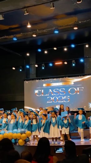 Legacy School Ilha Pura on Instagram: "A formatura do Pré II marcou o encerramento de um ciclo cheio de descobertas, aprendizados e crescimento. Cada criança deu passos importantes em uma jornada construída com cuidado, afeto e intencionalidade. Mais do que uma cerimônia, foi a celebração de bases sólidas sendo formadas, de sonhos que começam a nascer e de uma educação que olha para o futuro desde a infância. A Legacy acredita que cada etapa importa. E esse foi apenas o começo. Rumo ao 1° ano!🎓