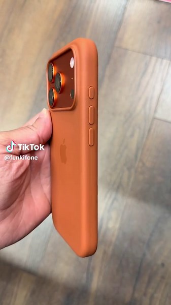 Terra Cotta iPhone 17 Pro Case Review and Unboxing