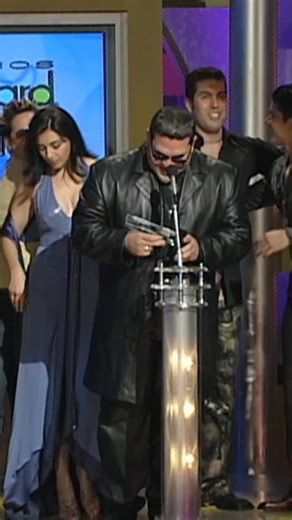 Telemundo on Instagram: "El premio a “Hot Latin Track, Tema del Año” de Premios Billboard de La Música Latina en el 2001, fue para Son by Four por su hit ‘A Puro Dolor’ 🎶❣️ #PremiosBillboard2025"