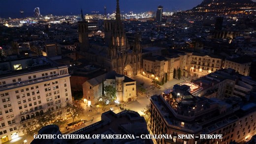 ¡Buenas noches 😘🌙💤! Bona nit – Good night – Bonne nuit – Buona notte – Gute Nacht – Boa noite – Goedenacht – Godnat – Καληνύχτα – Dobranoc – God natt – Hyvää yötä – Dobrou noc – Laku noć – Head ööd – Jó éjszakát – Ar labu nakti – Labas vakaras – Lilla lejl – Добра нощ – Oíche mhaith – Noapte bună – Laku noć – Добраніч Από μια ανώτερη νυχτερινή προοπτική, ο Γοτθικός Καθεδρικός Ναός της Βαρκελώνης φαίνεται φωτισμένος με ήρεμη μεγαλοπρέπεια, κυριαρχώντας στον ιστορικό ορίζοντα της πόλης. Το φως 