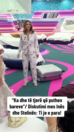 Inës dhe Stelinës: Ti je e para në puthje bareve