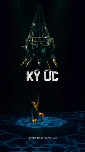 🔥 TEASER | VỞ XIẾC “KÝ ỨC HOẢ THẦN - VÙNG ĐẤT KỲ BÍ TIỀN TRUYỀN” 🔥 🔥 Teaser chỉ hé mở một chút, nhưng đủ để thắp lên sự tò mò về điều gì đang thực sự được đánh thức phía sau ngọn lửa ấy. Lần này, các dân làng sẽ được “cháy” hết mình với một màn trình diễn siêu mãn nhãn: 💡 Ánh sáng xịn sò ✅ Công nghệ hiện đại 🌀 Hiệu ứng mapping trên mặt nước cực cuốn 🤸‍♂️ Những pha Xiếc hồi hộp do các Nghệ sĩ tài năng của Trung tâm Nghệ thuật Thành phố mang đến. Xem là mê luôn!! 🥰 🎉 Suất diễn đầu tiên vào