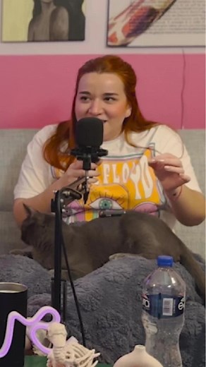 ⁠Las novelas infantiles nos llenaron de alegría y también de modas que nada que ver preciosa pero ahí andábamos con chonguito de simoneta 🤷🏻‍♀ #noestaentusplanes #podcast #fyp #comedia #novelas