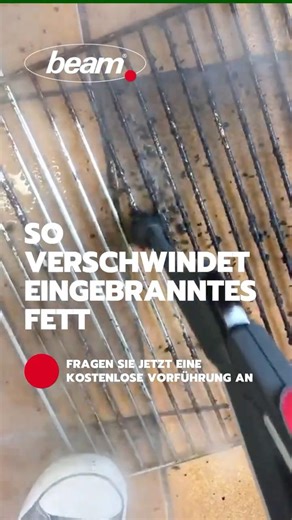 Stark verschmutzter Backofen reinigen entfernt eingebranntes Fett gründlich und hygienisch
