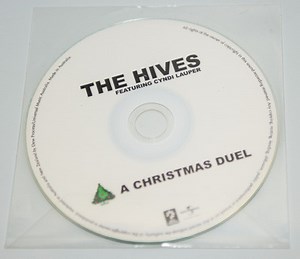 The Hives & Cyndi Lauper - A Christmas Duel