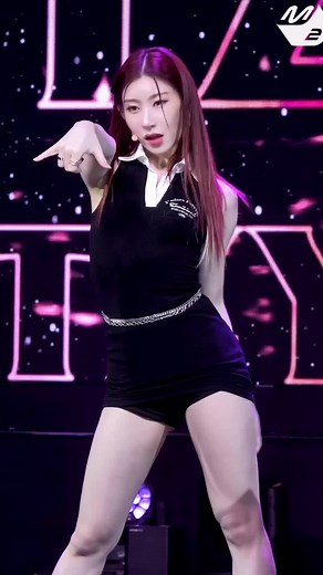 Chaeryeong's Captivating Dance Performance on Stage