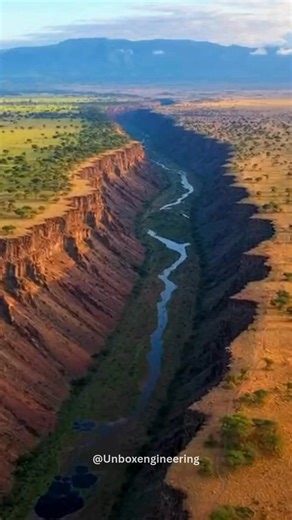 Scientists studying tectonic activity in Africa have confirmed the continent is gradually tearing along a massive rift, which could one day create a new ocean basin. The process is driven by deep geological forces beneath the Earth’s crust. Key Facts: • Caused by the East African Rift System • Earth’s tectonic plates are slowly separating • Movement measured in millimeters per year • Will eventually allow seawater to flood in • Could form a new ocean over millions of years • Redraws future world