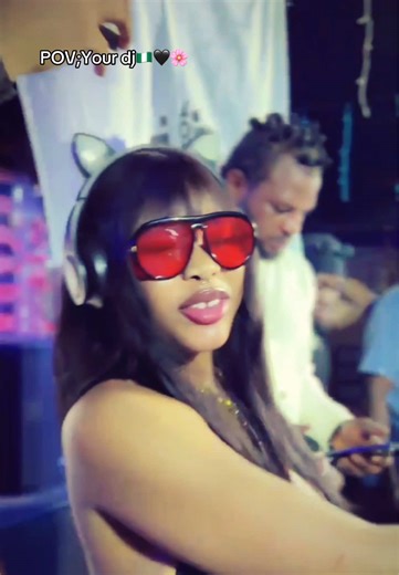 Nigerian DJ Sets the Vibe 🇳🇬