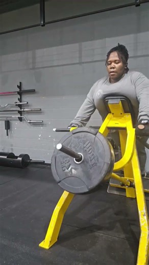 #gymworkout #plussizefitness #plussizeworkout #shorts #plussize #curvygirl #gymworkout