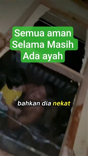 Ayah ini melakukan segala cara agar keluarganya Selamat Dari banjir bandang 🫅 #shorts