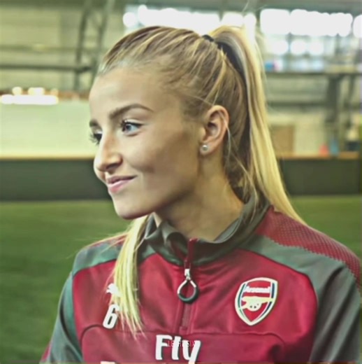 Inspiring Women with Abs: Strength and Fitness Journey