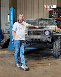 🇺🇸 Nicolas fait le point à mi-restauration sur le Humvee ! Bonne nouvelle : le différentiel est enfin opérationnel et tous les fluides ont été changés ✅ Mais un nouveau défi attend l’équipe : le Humvee ne freine plus de l’avant… un problème sérieux qu’il va falloir résoudre avant d’aller plus loin 🛠️ Cotière Vintage 📝 Et vous, par où commenceriez-vous pour résoudre ce souci de freinage ? Dites-le en commentaires ! ⬇️ 📺 Retrouvez Vintage Mecanic ce soir 21h10, sur RMC Découverte et en replay