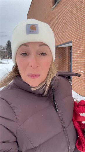 Dr. Joey Shulman on Instagram: "What does the timing of your food have to do with weight loss? 🤔 Turns out… a LOT more than most people realize. Research shows that when you eat can directly impact insulin, cortisol, digestion, and fat storage—especially for women over 40. ⏰✨ Here’s what the studies say: ✔️ Eat more earlier in the day – Your metabolism is naturally higher in the morning, which helps your body use energy more efficiently. ✔️ Prioritize protein at every meal – Helps control hunge