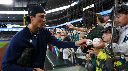 Mariners' Bryan Woo matches Clayton Kershaw with impressive feat