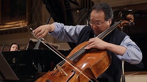 【#MNAselect】獻給每一位偉大的母親 Ave Maria 是一首讚頌聖母瑪利亞的小品聖樂，但無論是音樂形式上或是內容的廣度都已經超越了純粹的宗教意義。這首曲子象徵著生命的開始，同時，也讚揚著孕育生命的無私與偉大🌹 收藏友友的《生命之歌》📀https://bit.ly/2A0T6WU | MNA 牛耳藝術