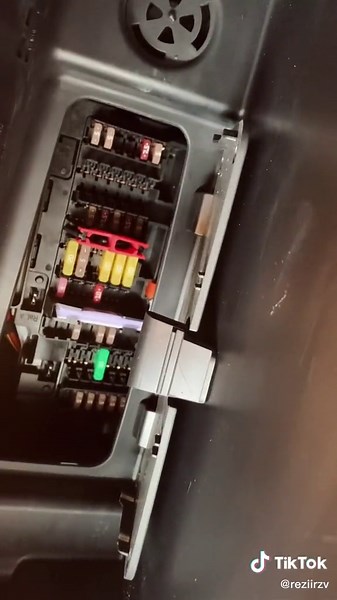 Ubicación de la caja de fusibles en Mini Cooper