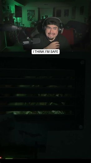 If I just stay quiet… he won’t see me right!?