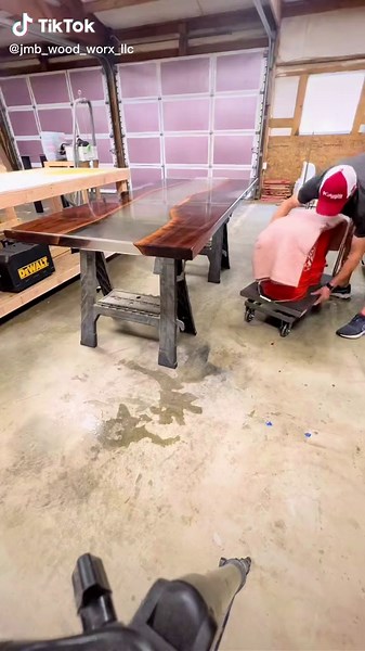 Fortunately it worked!! Lol! #timetodosomesketchy #timetodosomesketchyshit #epoxy #epoxywork #satisfying #superclearepoxy #woodworking #arkansas #woodtok #fyp #supportsmallbiz #rivertable #lifting #walnut #jmbwoodworx