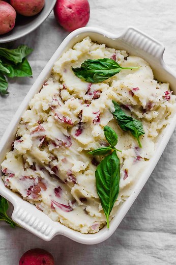 Creamy Garlic Mashed Potatoes (with red potatoes)