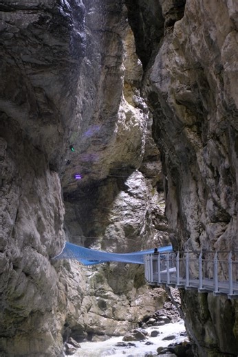 Experience Nature’s Power 🌊 Discover the Grindelwald Glacier Gorge, where 300-meter-high rock walls and the roaring Lütschine River showcase the raw beauty carved by an ancient glacier 🏔️ 🕸️ Dare to go on the SpiderwebTest your courage on the 170 m² Spiderweb, a net suspended 7 meters above the gorge - offering thrilling views and an unforgettable experience 🕒 Opening HoursOpen daily from 9:30 am to 6 pm. On Fridays, enjoy a special light show with extended hours until 10 pm 📍 Getting There