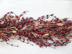 Red Christmas Garland-holiday Red Berry Garland-winter Home Decor-vintage Decor-red Table Runner-red Mantle Decor-holiday Decor - Etsy UK