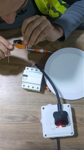 RCD/RCCB Testing: Shock Se Bachne Ka Sahi Tareeka / Schneider RCCB Testing with LED Lights #RCCB#RCD