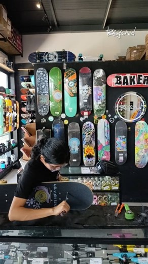 1.7K views · 13 reactions | Greibi estrenando tabla y lija  En Beyond puedes armar y customizar tu skate o patines como quieras — tenemos mesa de trabajo y herramientas listas  #BeyondProShop #CustomSetup #SkateLife | Beyond Pro Shop | Facebook
