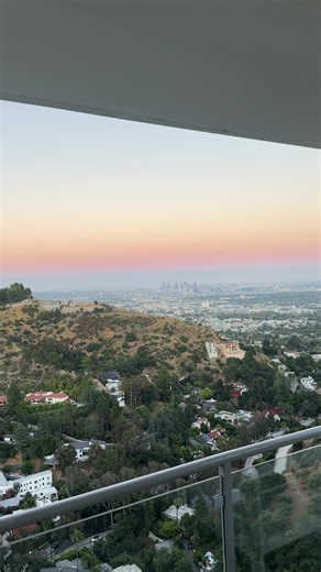Looking back at this video of my first mansion in the Hollywood Hills at 20 years old… $10,000 per month for rent. Was it worth it? #losangeles #hollywoodhills #entrepreneur #virtualsales #entrepreneur