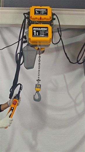 Compact and lightweight design; electrically powered for easy lifting of heavy objects; F-class insulation motor. #ElectricHoist #ChainHoist #IndustrialLifting #LiftingEquipment #LightAndSmallLiftingEquipment