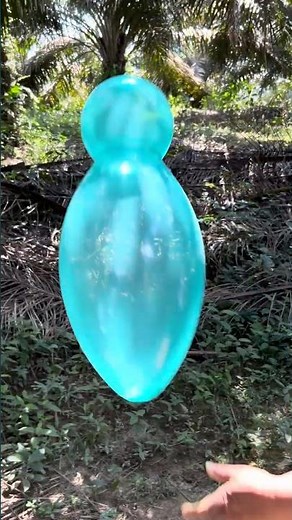 Green rocket balloon attraction 😆
