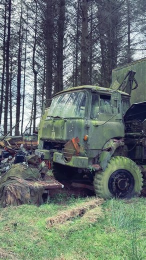 Abandoned Vehicles in the Woods 🏴󠁧󠁢󠁥󠁮󠁧󠁿 #exploring #abandoned #rust #junkyard #england