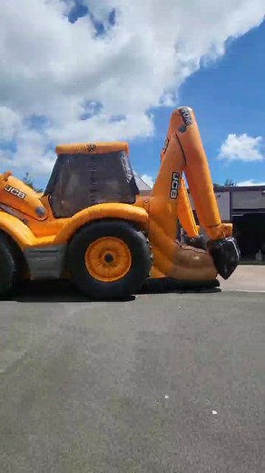 Fun with JCB Digger: Exciting Construction-themed Inflatable Bouncy Castle Adventure!